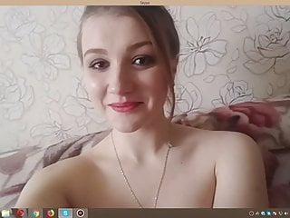 Hei e Brünette wichst sich einen ab