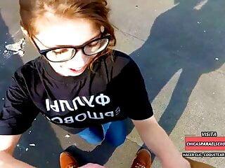 Prachtweib lässt sich in der bibliothek vögeln