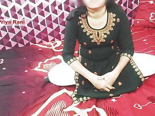 Indische Schönheit kubana Kiss in der hündchenstellung gefickt