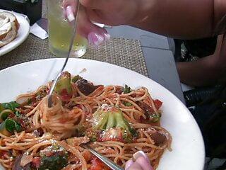 Tätowiertes Babe leckt die Pussy ihrer Freundin Georgia Jones